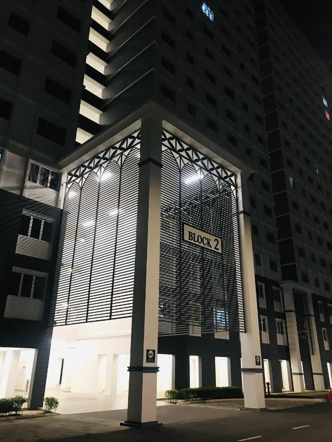 Khadeeja Karisma * Semenyih